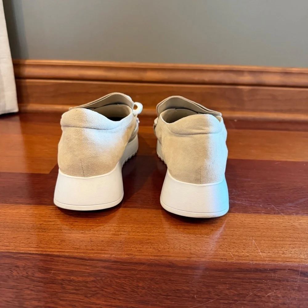 Vaneli serene women
